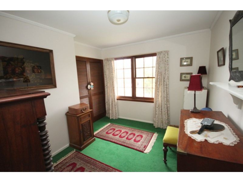 6 Dalkeith Avenue, Lake Albert NSW 2650