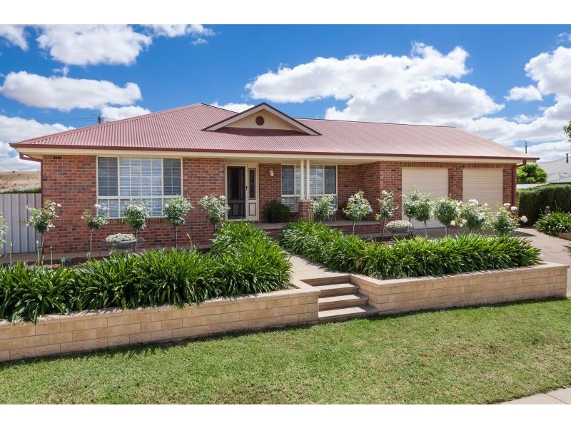 16 Madin Place, Estella NSW 2650