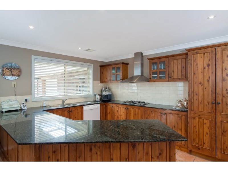 16 Madin Place, Estella NSW 2650