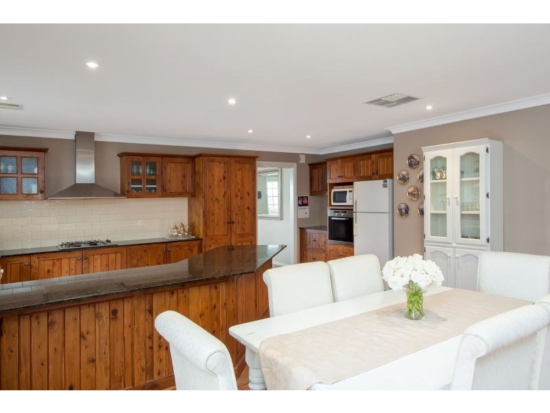 16 Madin Place, Estella NSW 2650
