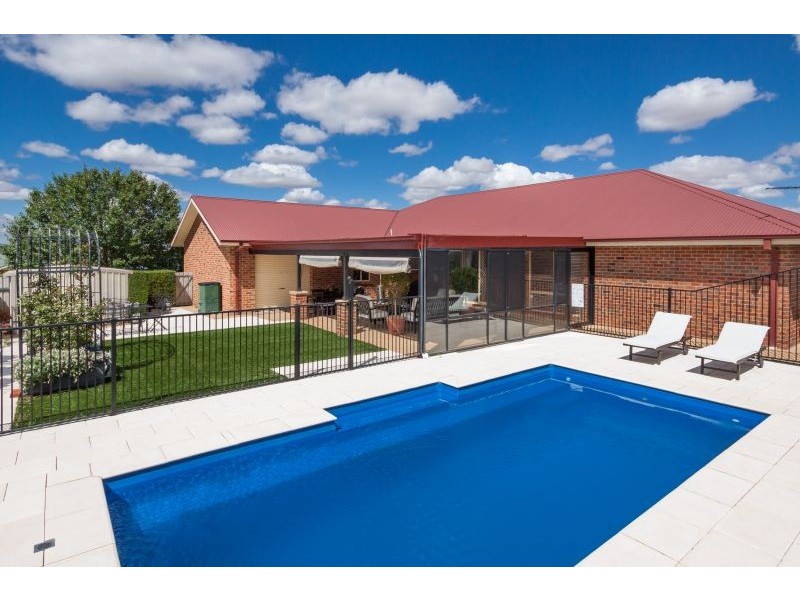 16 Madin Place, Estella NSW 2650