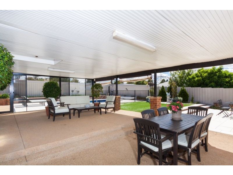 16 Madin Place, Estella NSW 2650