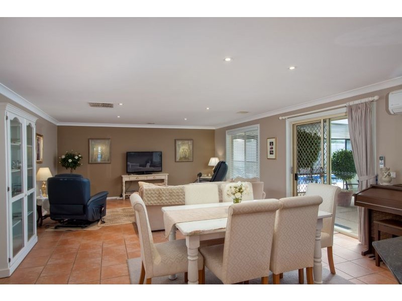 16 Madin Place, Estella NSW 2650
