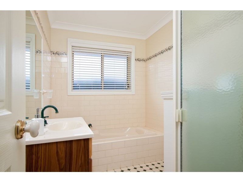 16 Madin Place, Estella NSW 2650