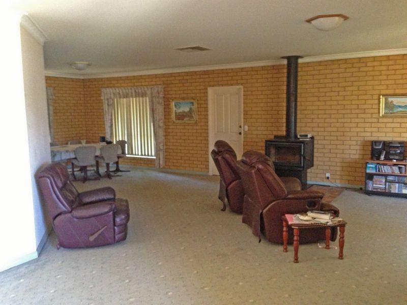 44 Cowabbie Street, Coolamon NSW 2701