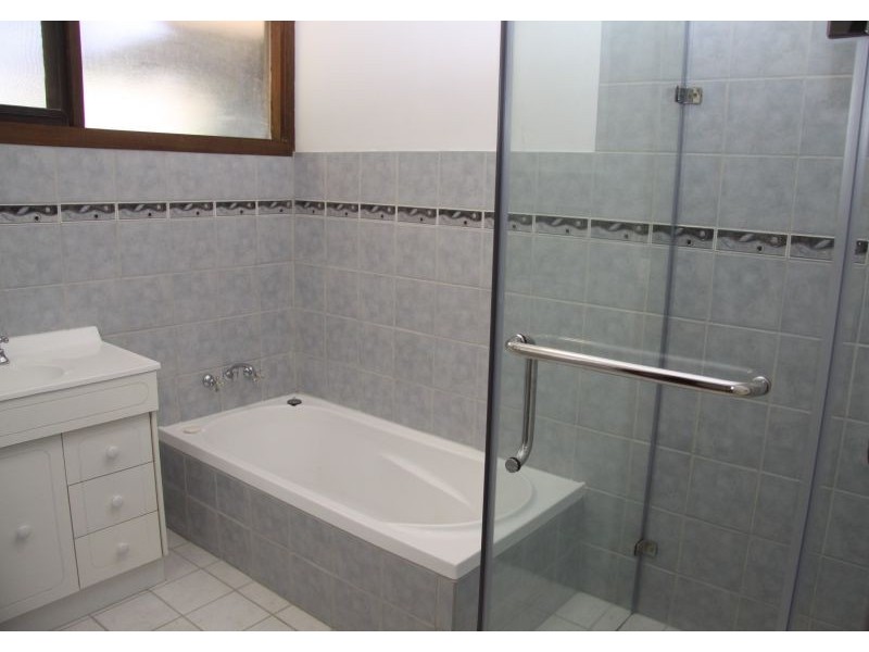 3 Oleander Crescent, Lake Albert NSW 2650