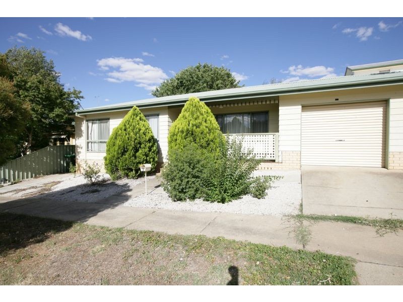 15 Richard Street, Turvey Park NSW 2650