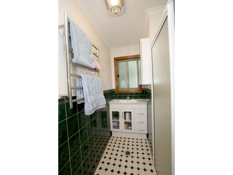 15 Richard Street, Turvey Park NSW 2650