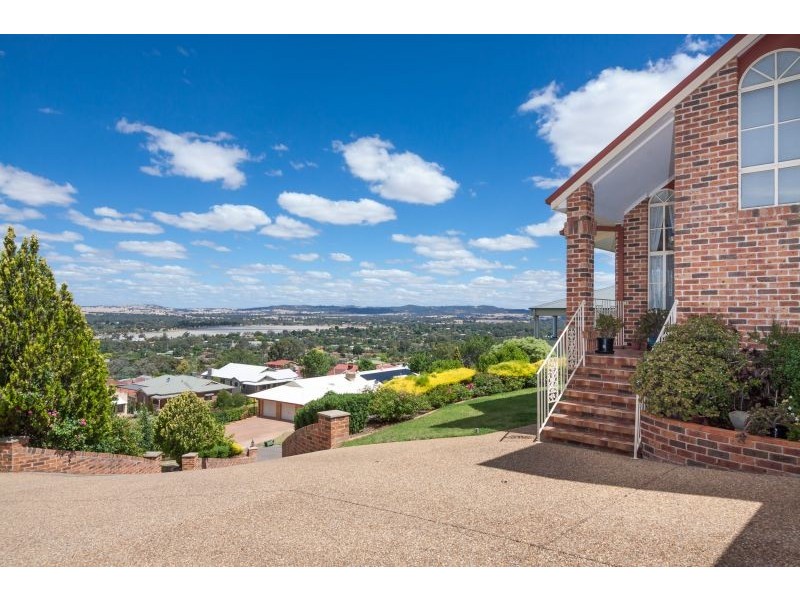 4 Gibbes Close, Kooringal Heights, Wagga Wagga NSW 2650