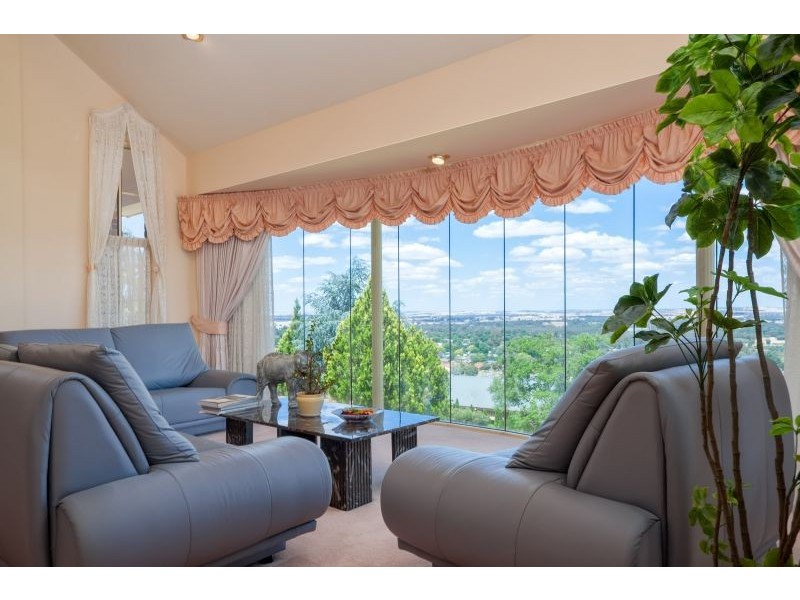 4 Gibbes Close, Kooringal Heights, Wagga Wagga NSW 2650