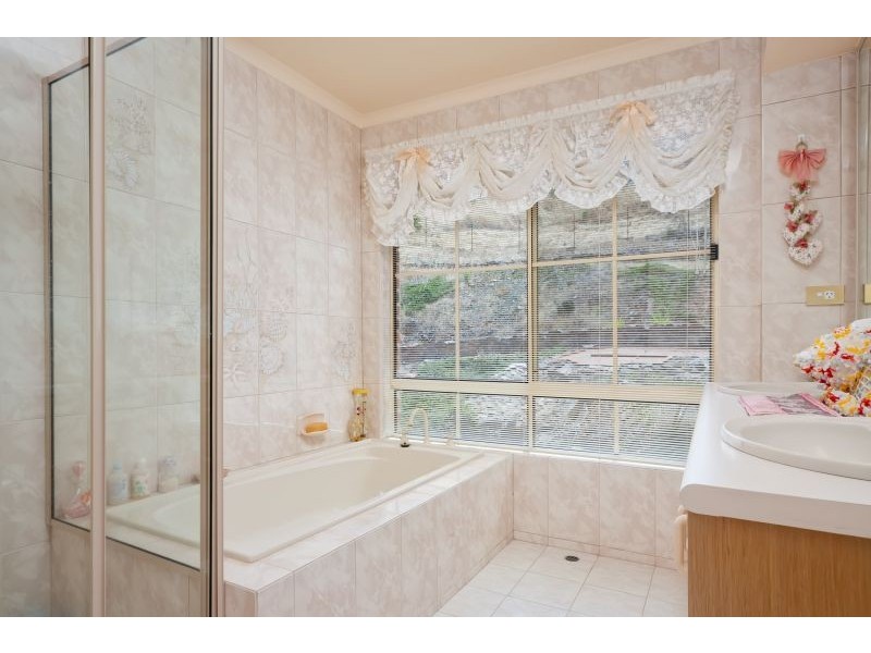 4 Gibbes Close, Kooringal Heights, Wagga Wagga NSW 2650