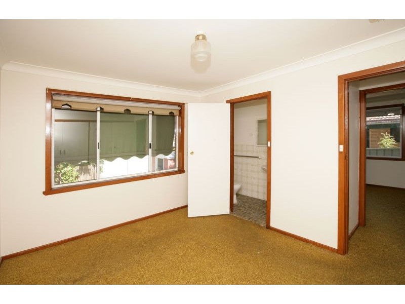 6 Quail Street, Mount Austin NSW 2650