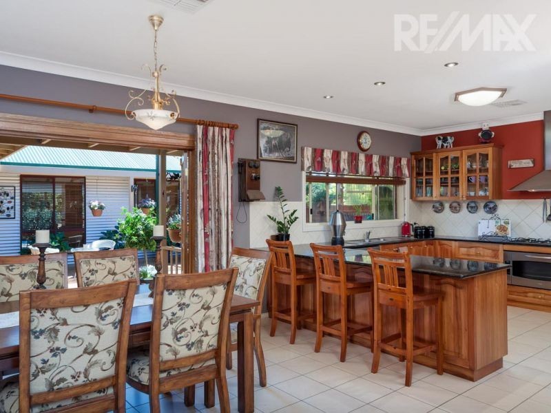 14 Evangelist Avenue, Lake Albert NSW 2650