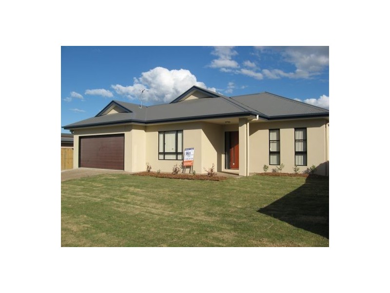 8 Bay Breeze Close, Wondunna QLD 4655
