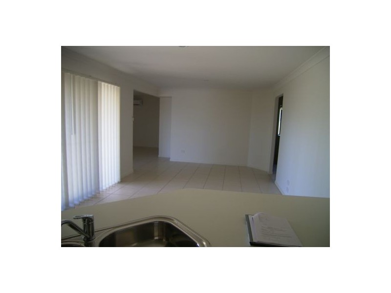 7 Wongala Way, Mariner’s Cove, Eli Waters QLD 4655