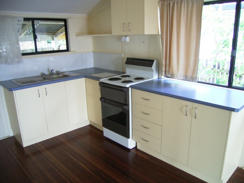 563 ESPLANADE, Urangan QLD 4655