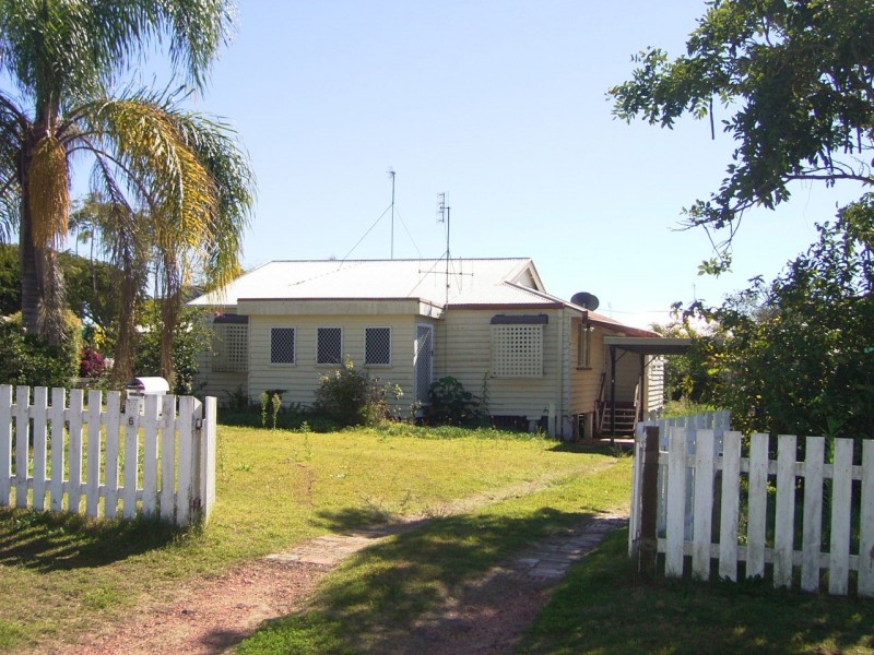 6 Hibiscus, Urangan QLD 4655