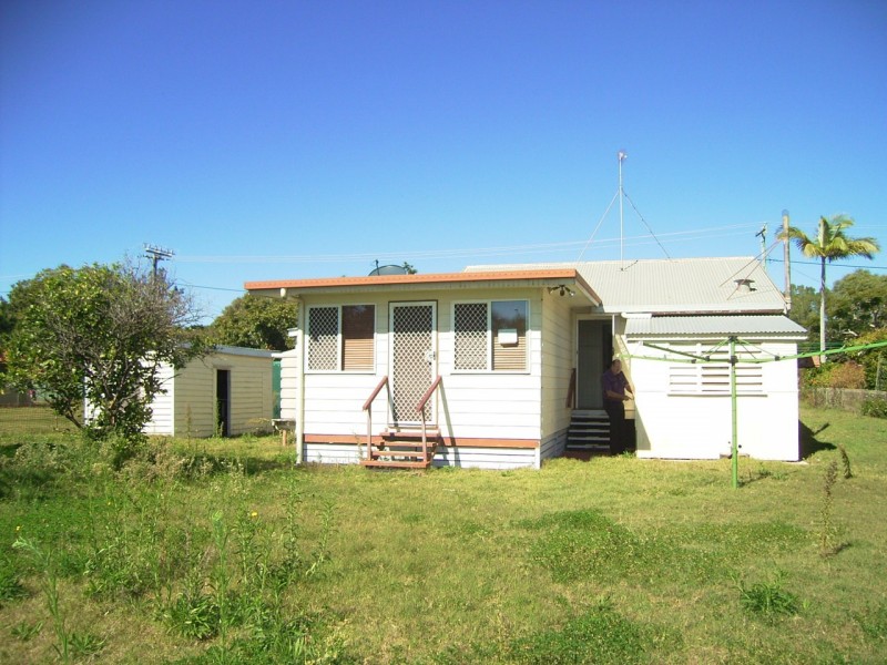 6 Hibiscus, Urangan QLD 4655
