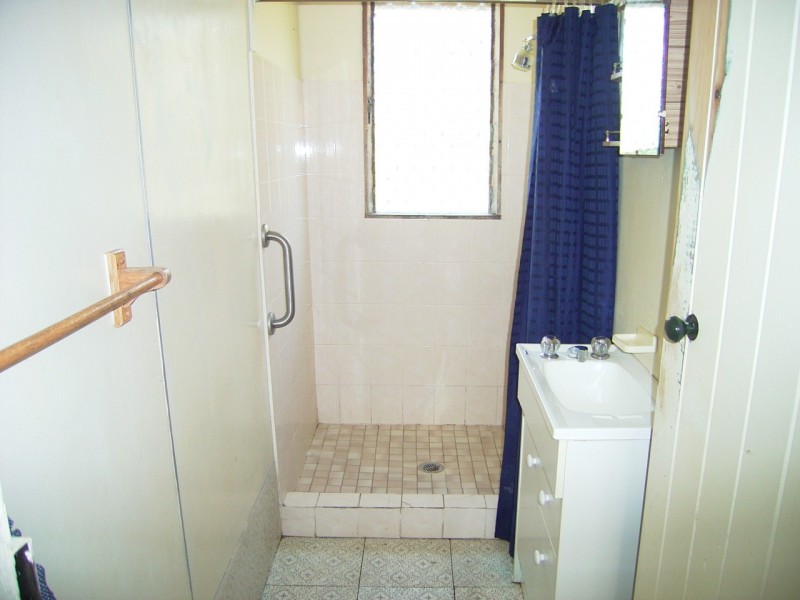 6 Hibiscus, Urangan QLD 4655
