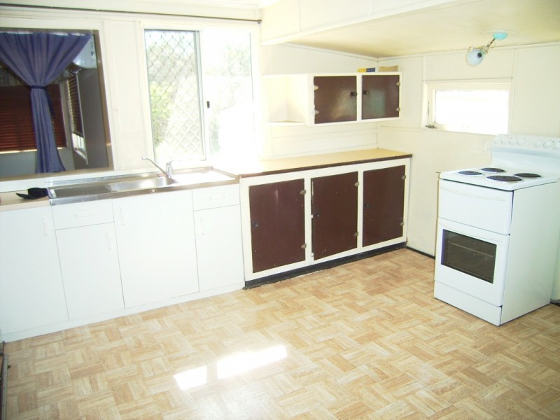 6 Hibiscus, Urangan QLD 4655