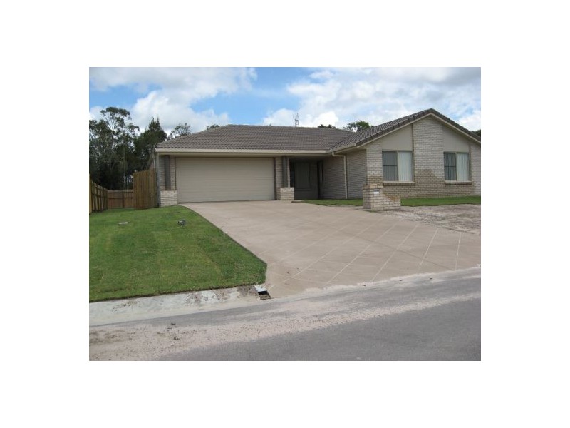 38 TOPAZ CCT, Urangan QLD 4655