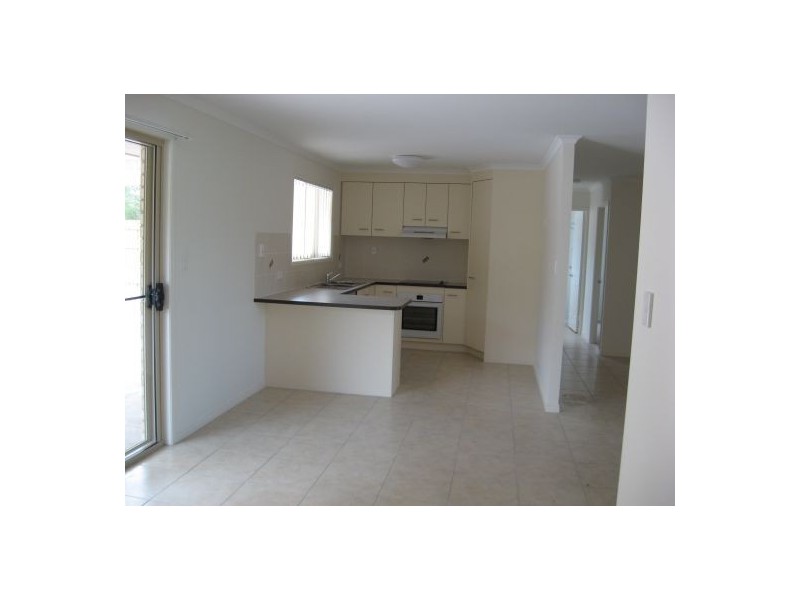 38 TOPAZ CCT, Urangan QLD 4655