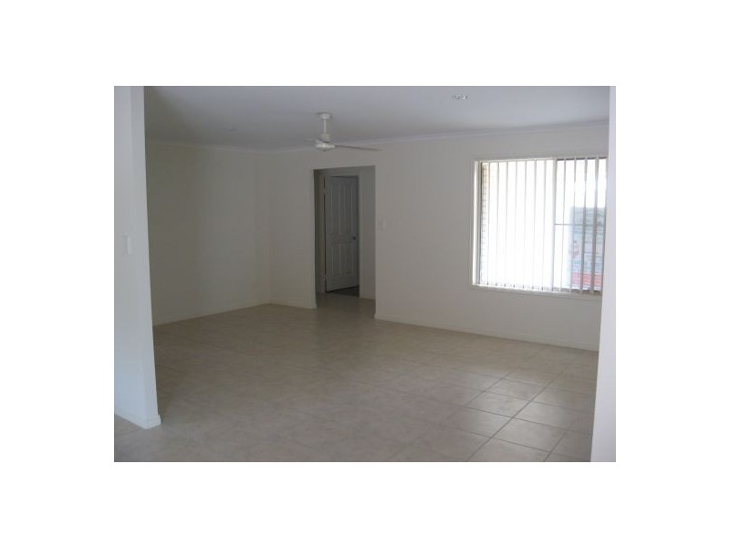 38 TOPAZ CCT, Urangan QLD 4655