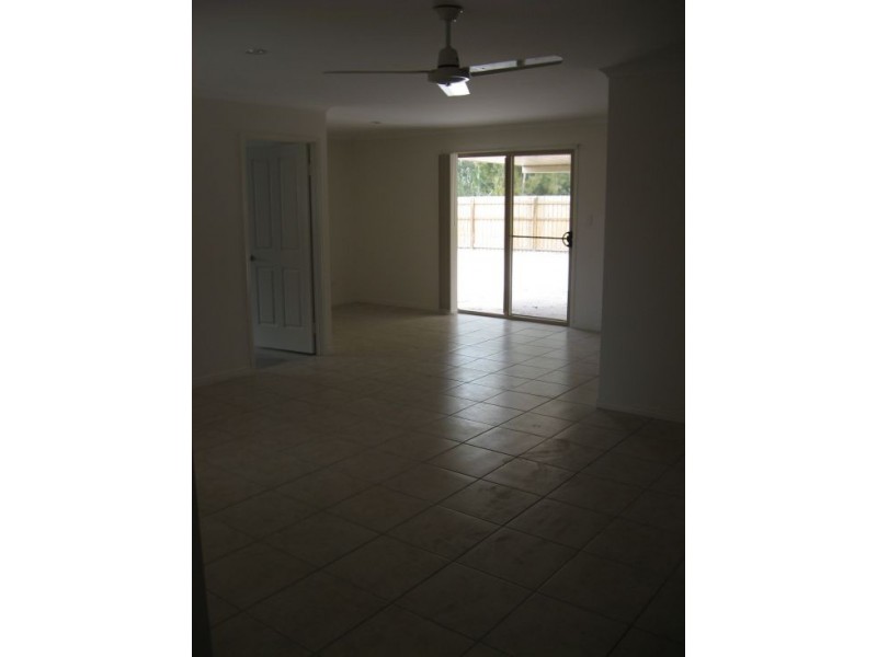 38 TOPAZ CCT, Urangan QLD 4655