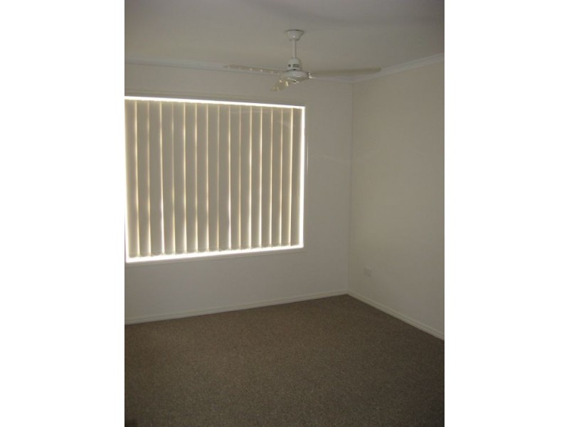 38 TOPAZ CCT, Urangan QLD 4655