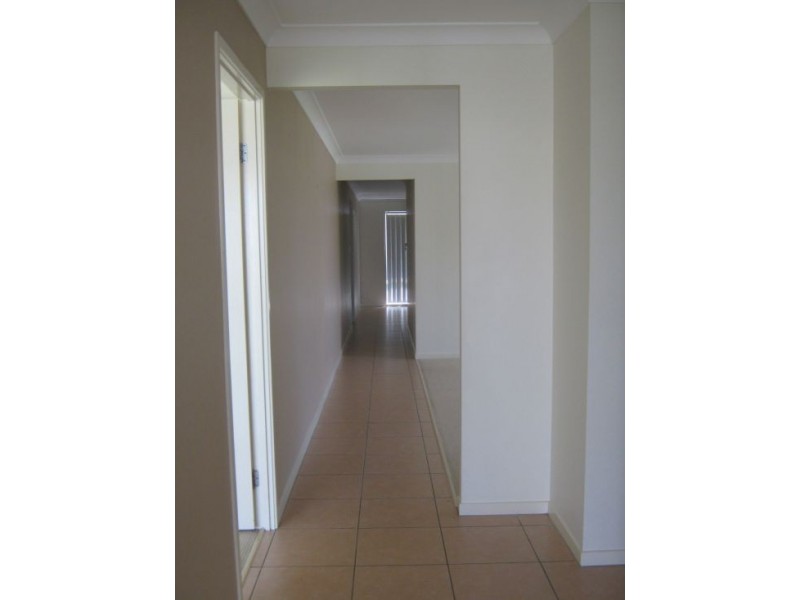 3 GOLDEN GROVE COURT, Eli Waters QLD 4655