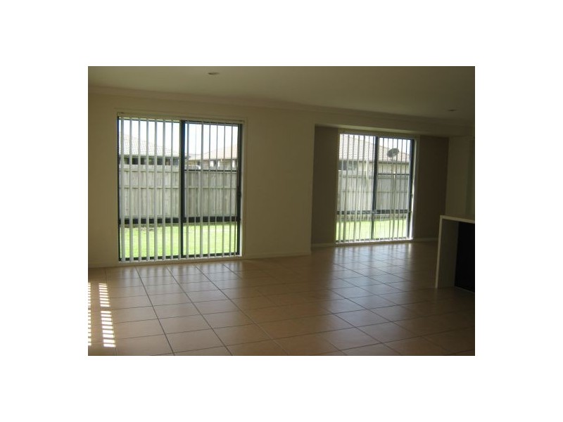 3 GOLDEN GROVE COURT, Eli Waters QLD 4655