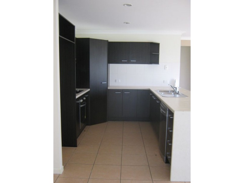 3 GOLDEN GROVE COURT, Eli Waters QLD 4655