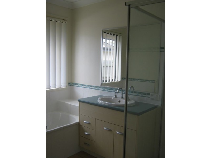 3 GOLDEN GROVE COURT, Eli Waters QLD 4655