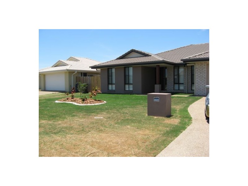 17 GOLDEN GROVE COURT, Eli Waters QLD 4655