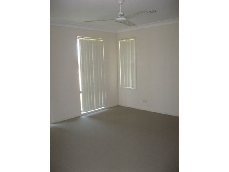 17 GOLDEN GROVE COURT, Eli Waters QLD 4655