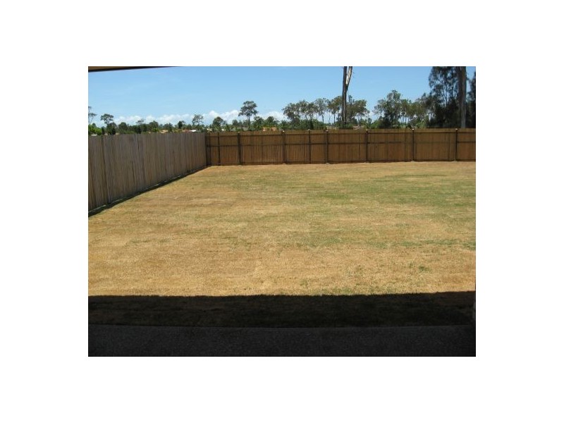 17 GOLDEN GROVE COURT, Eli Waters QLD 4655