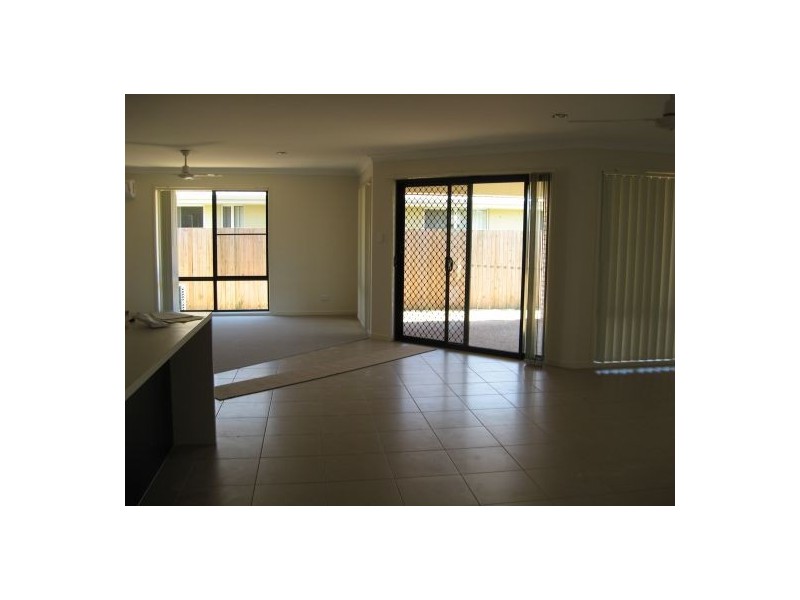 17 GOLDEN GROVE COURT, Eli Waters QLD 4655
