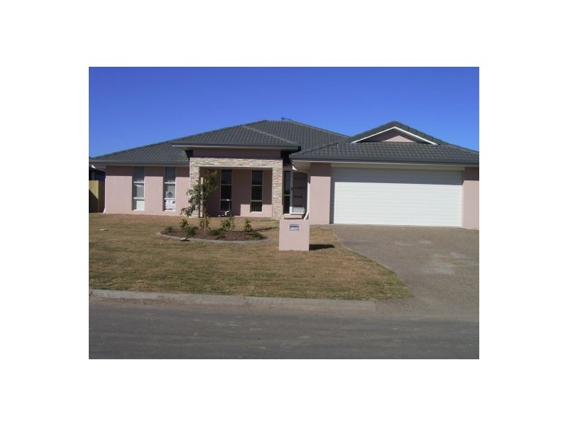 18 GOLDEN GROVE COURT, Eli Waters QLD 4655
