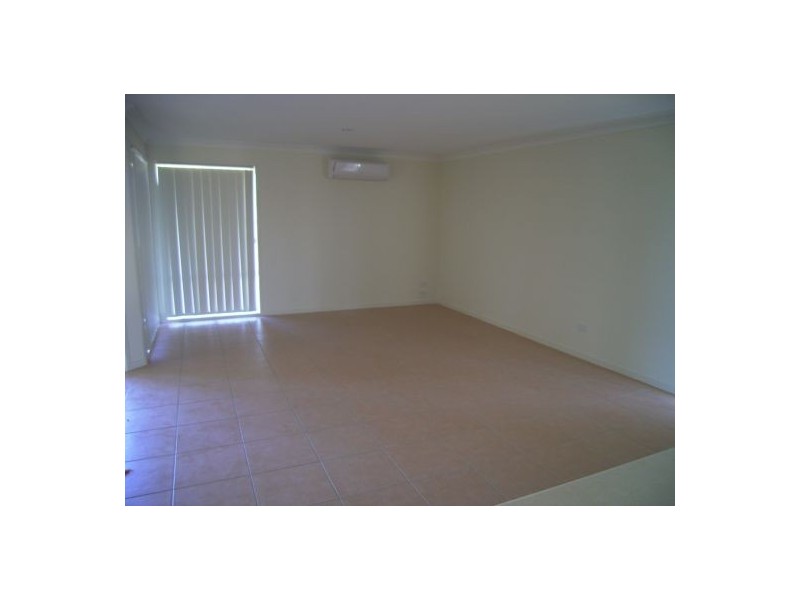 18 GOLDEN GROVE COURT, Eli Waters QLD 4655