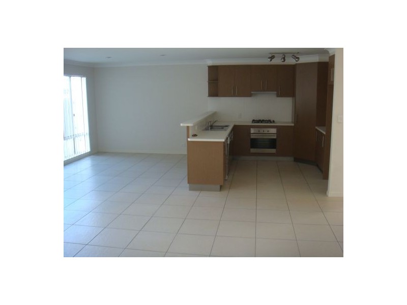 1/9 Golden Grove Ct, Eli Waters QLD 4655