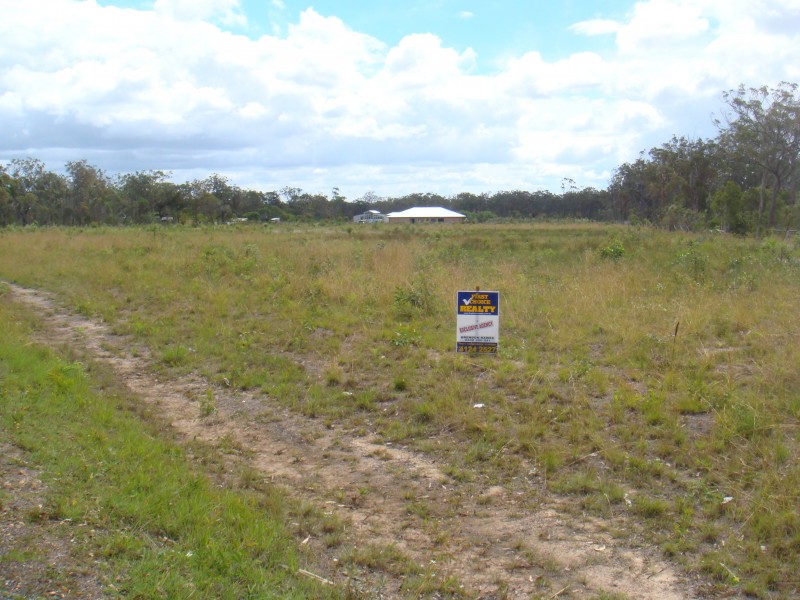 212 Booral Rd, Nikenbah QLD 4655