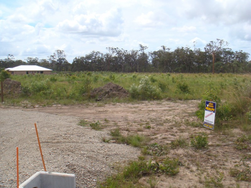 212 Booral Rd, Nikenbah QLD 4655