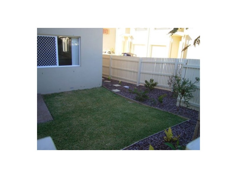 2/58 Stephenson Street, Scarness QLD 4655