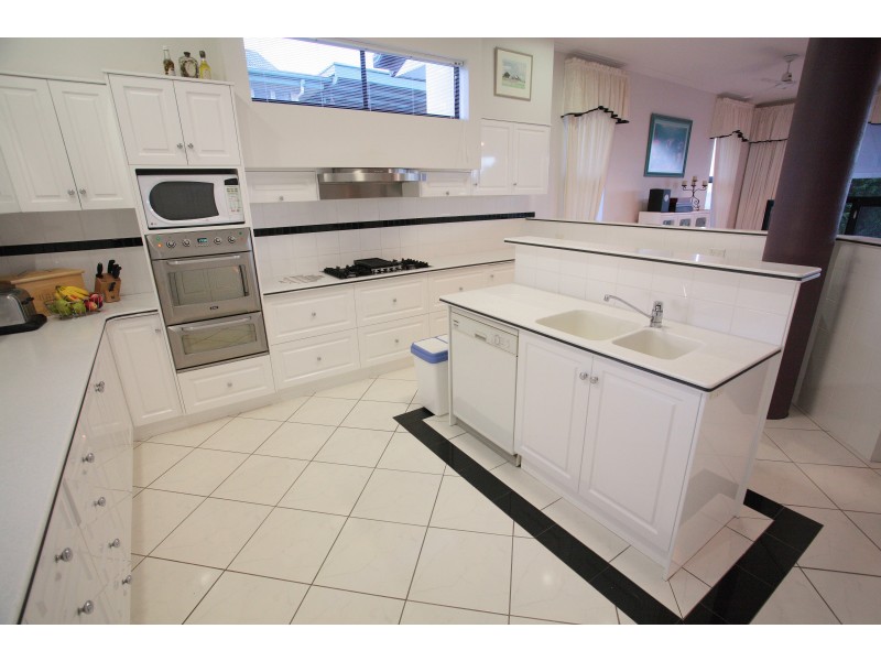 Point Vernon QLD 4655