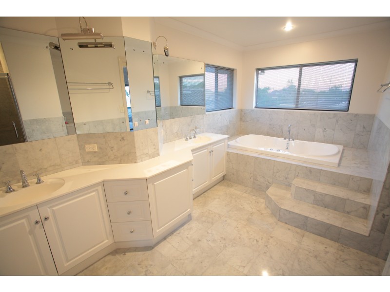 Point Vernon QLD 4655