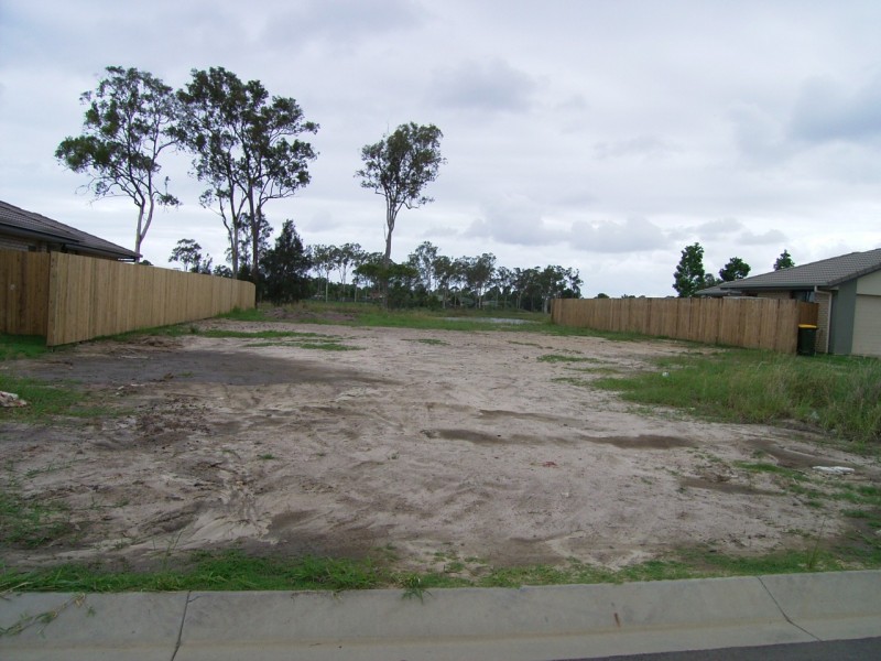 15 Golden Grove Court, Eli Waters QLD 4655