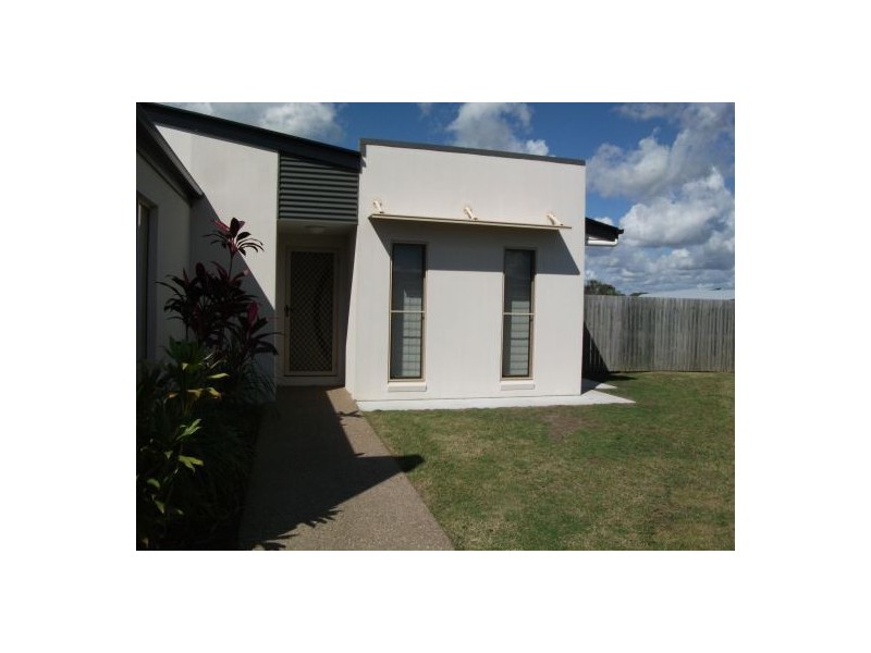 2/9 GOLDEN GROVE COURT, Eli Waters QLD 4655