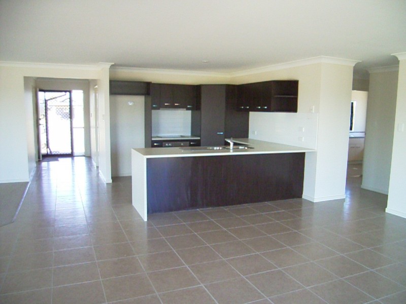 12 GOLDEN GROVE COURT, Eli Waters QLD 4655