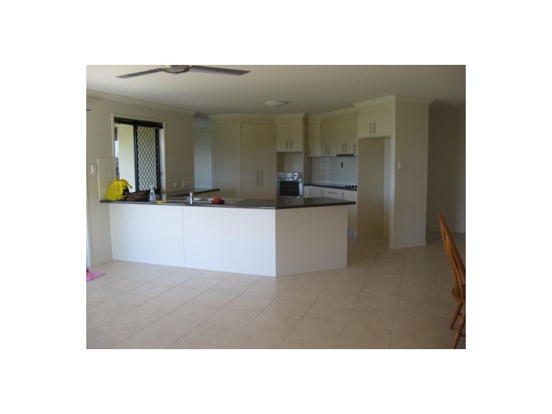 42 LANCASTER CCT, Urraween QLD 4655