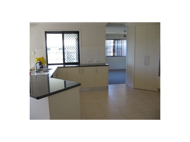 42 LANCASTER CCT, Urraween QLD 4655
